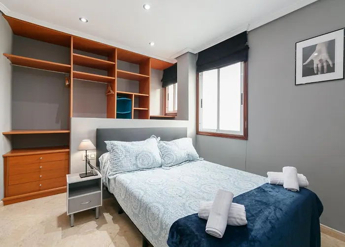 Chic Y Con Parking By * Vigo