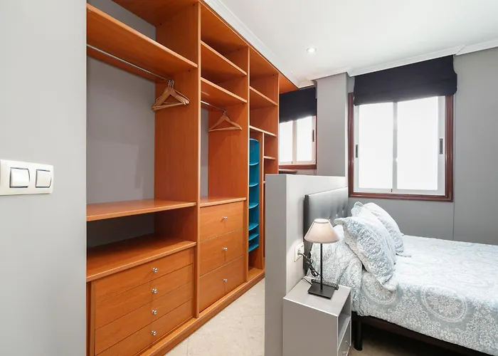 Chic Y Con Parking By فيجو